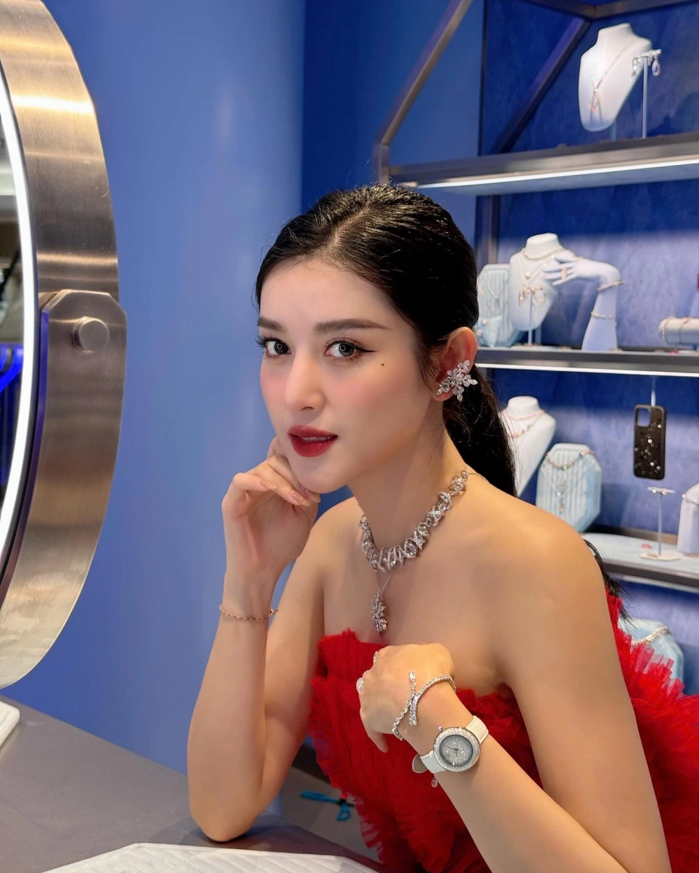 Hình ảnh A hậu Huyền My rạng rỡ thu hút mọi ánh nhìn