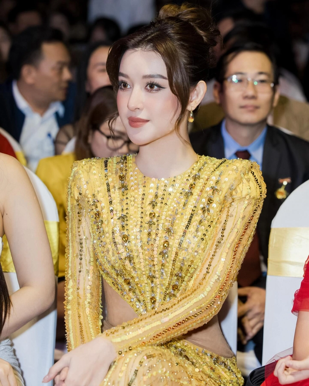 Nét đẹp nền nã của Huyền My khiến bao người say đắm