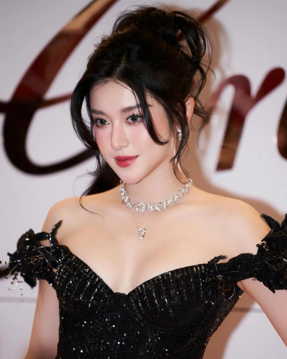 Nụ cười tỏa nắng của Huyền Mỹ khiến bao trái tim rung động