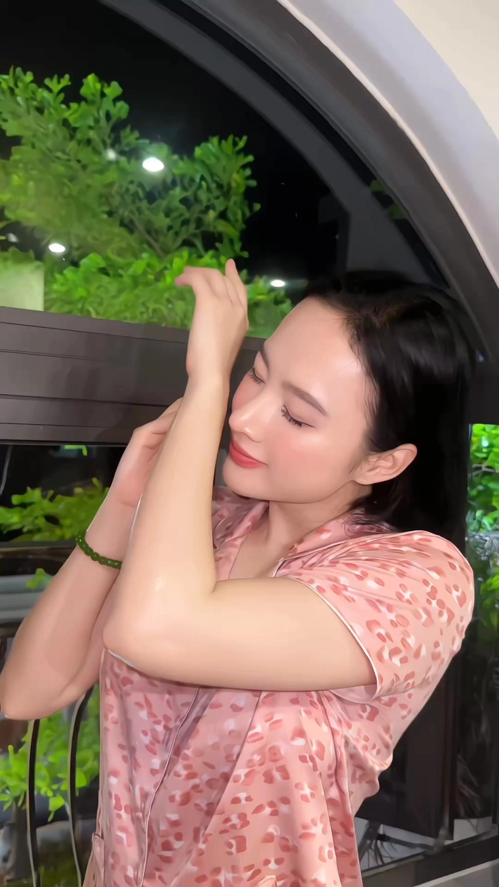 Angela Phương Trinh không chỉ là diễn viên mà còn là một ca sĩ tài năng trên thị trường âm nhạc