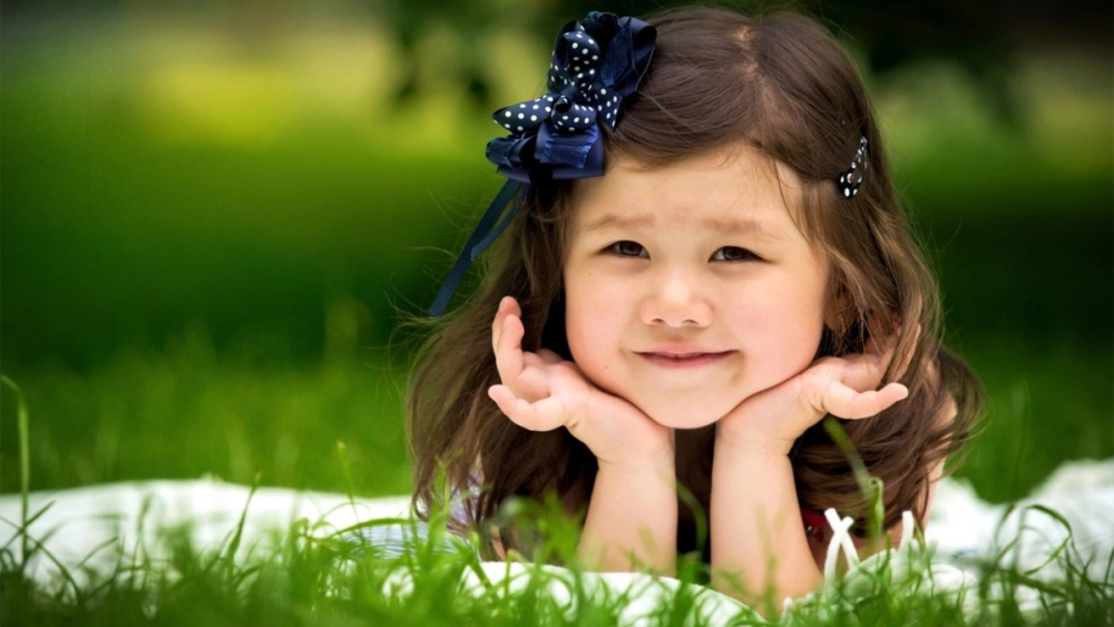 Ảnh bé gái cute dễ thương khiến bạn mỉm cười