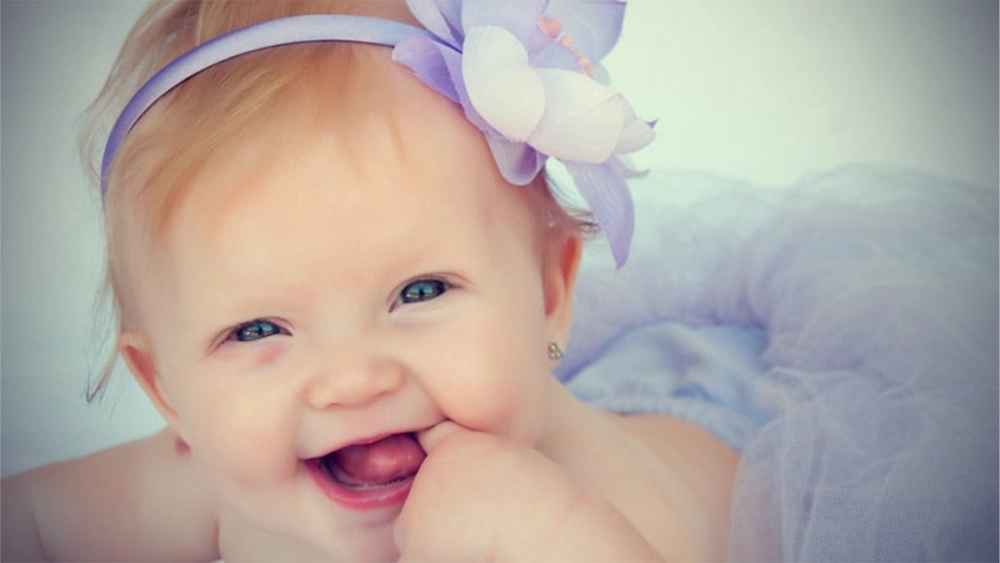 Ảnh bé gái dễ thương làm sáng bừng mọi khung hình
