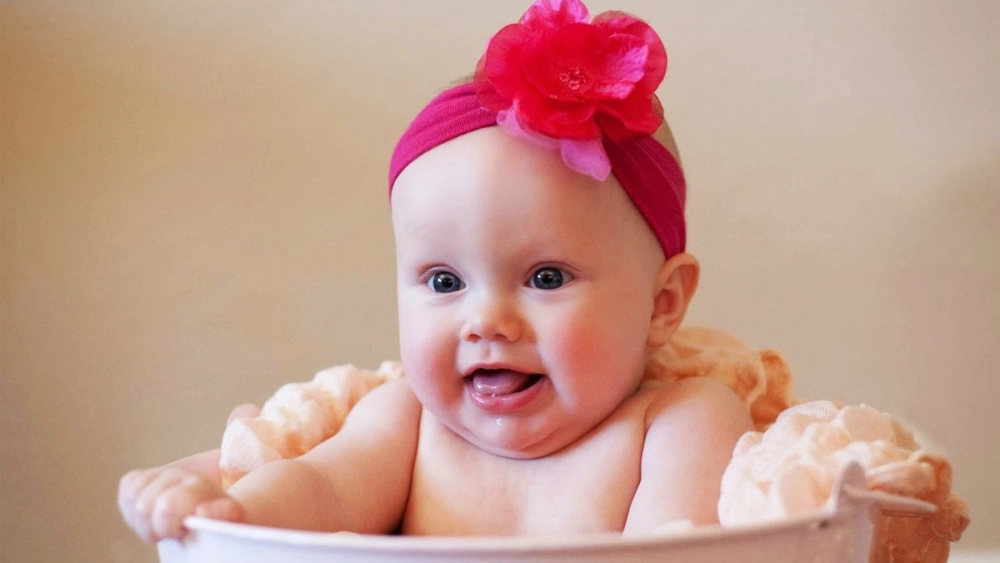 Tuyển chọn ảnh bé gái xinh đáng yêu làm ảnh nền cực xịn