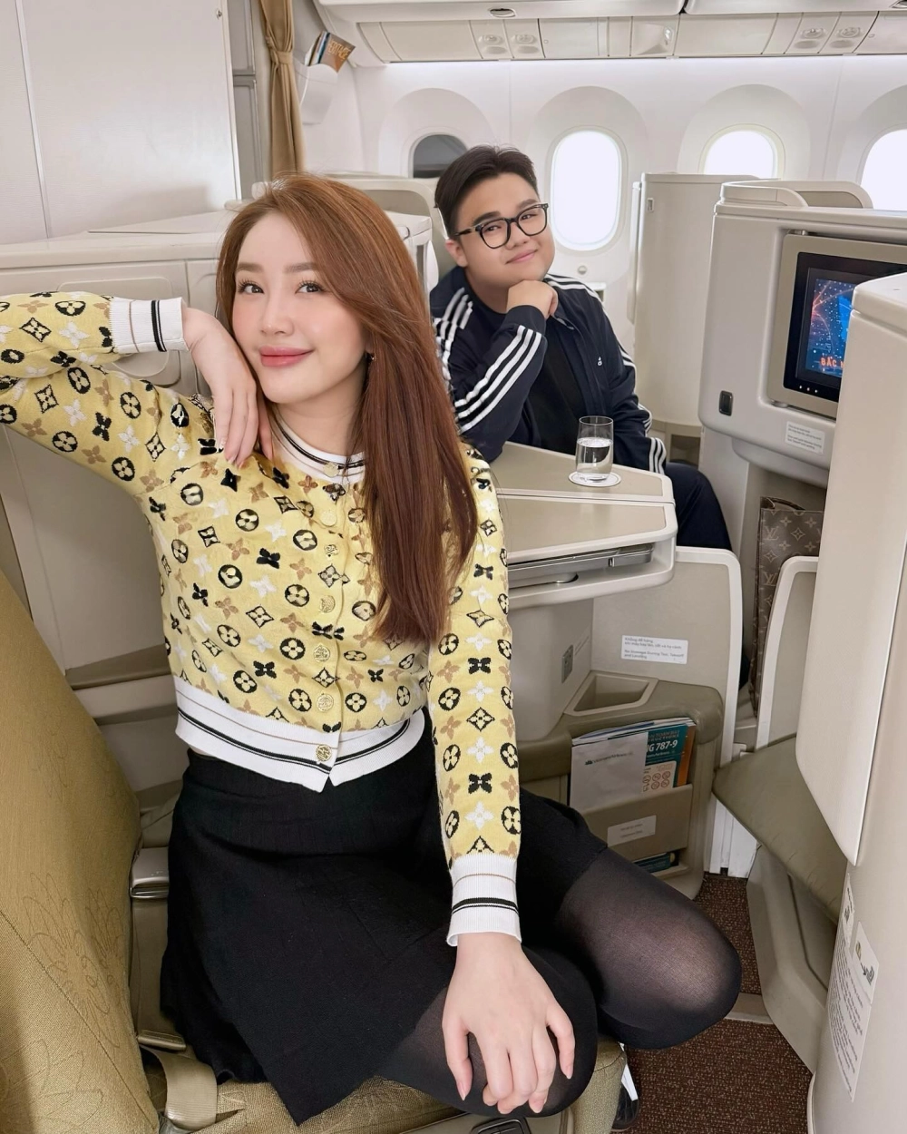 Gái xinh mặc váy ngắn hở gợi cảm với gu thời trang táo bạo