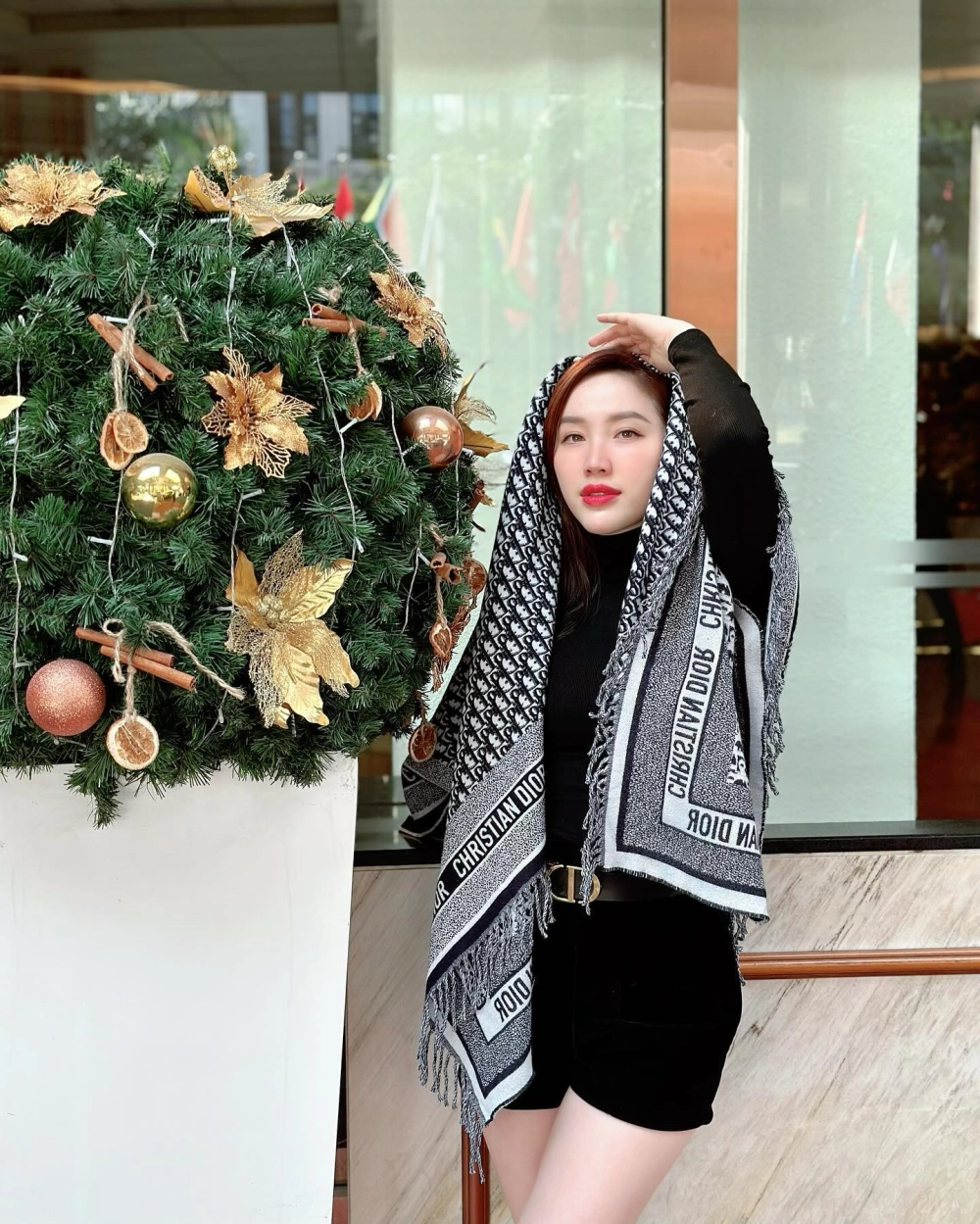 Gái xinh hàn quốc mặc váy ngắn dễ thương đầy cuốn hút