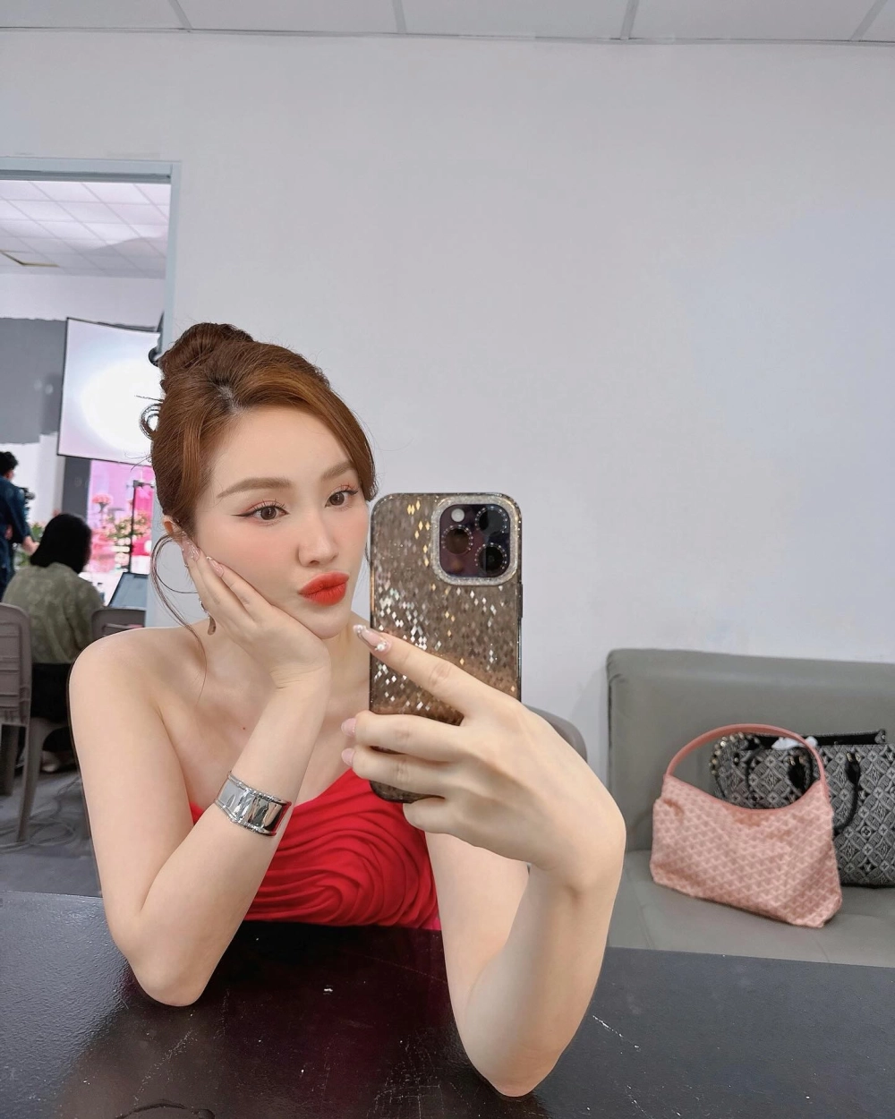Chiêm ngưỡng vẻ đẹp rạng ngời từ cô gái đẹp nhất việt nam