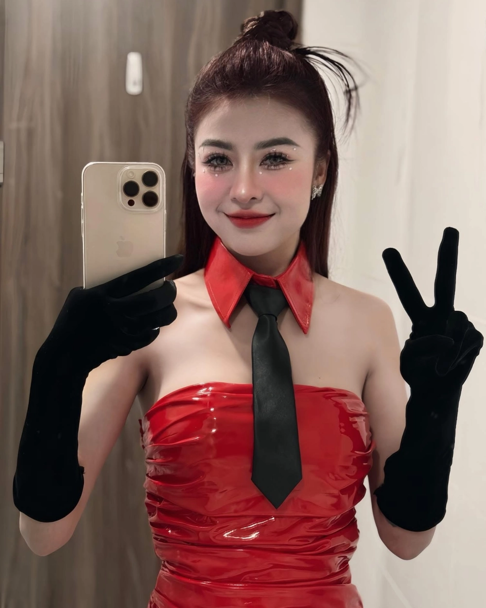 Lắng nghe trọn vẹn cảm xúc qua Qua Cầu Rước Em Hana Cẩm Tiên
