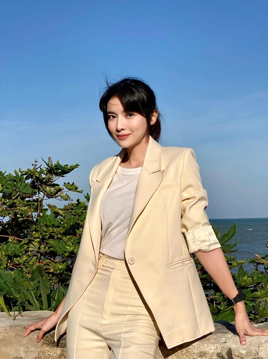 Cao Thái Hà cảnh hôn gây “bão mạng” vì quá chân thật