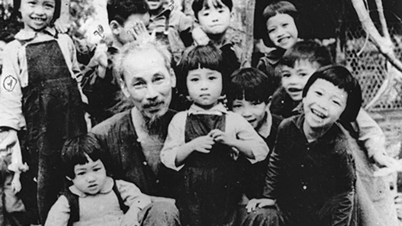 Câu nói “Non sông Việt Nam có trở nên tươi đẹp hay không” của chủ tịch Hồ Chí Minh