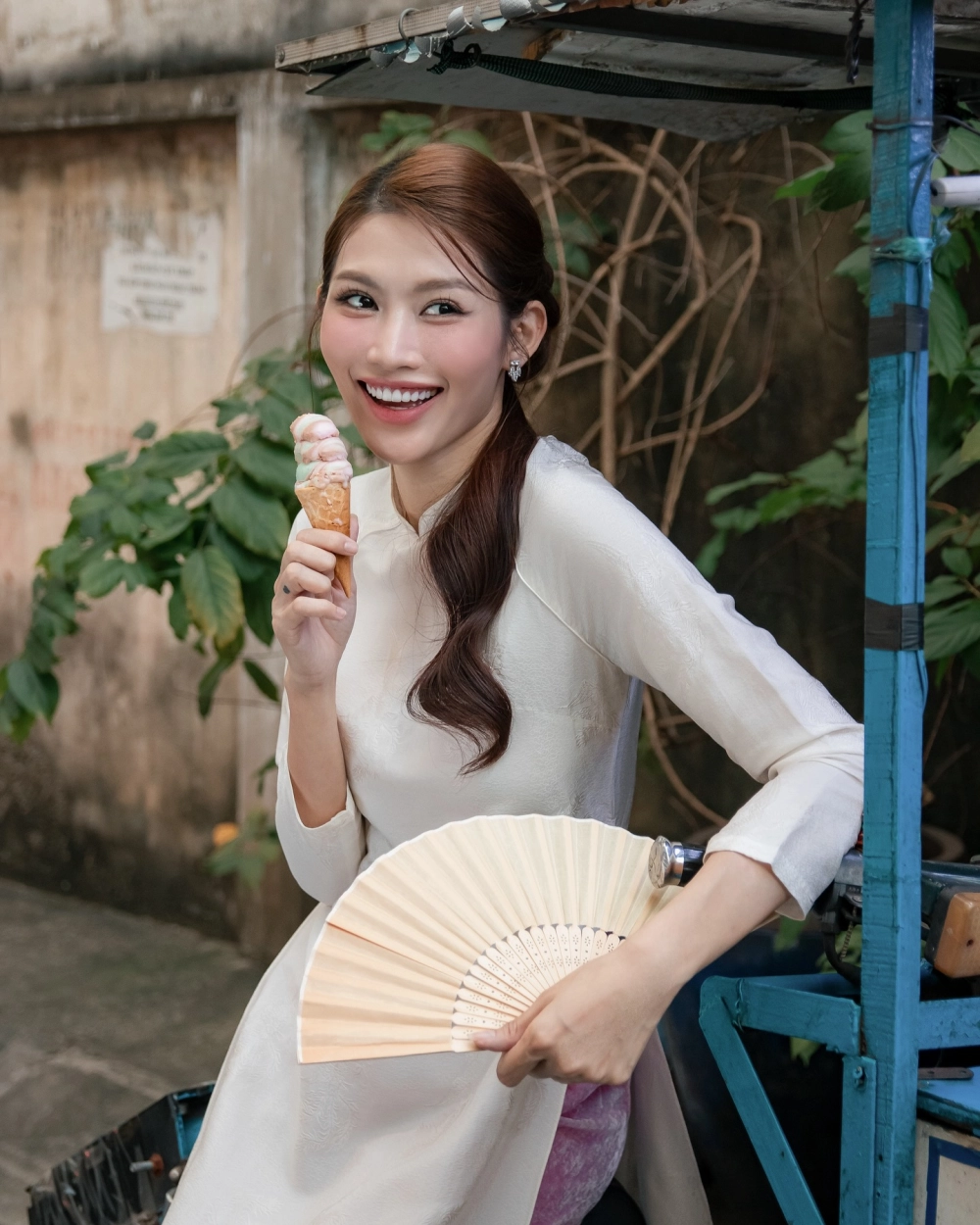 Gái xinh lớp 9 với nụ cười tươi tắn và vẻ đẹp trong sáng
