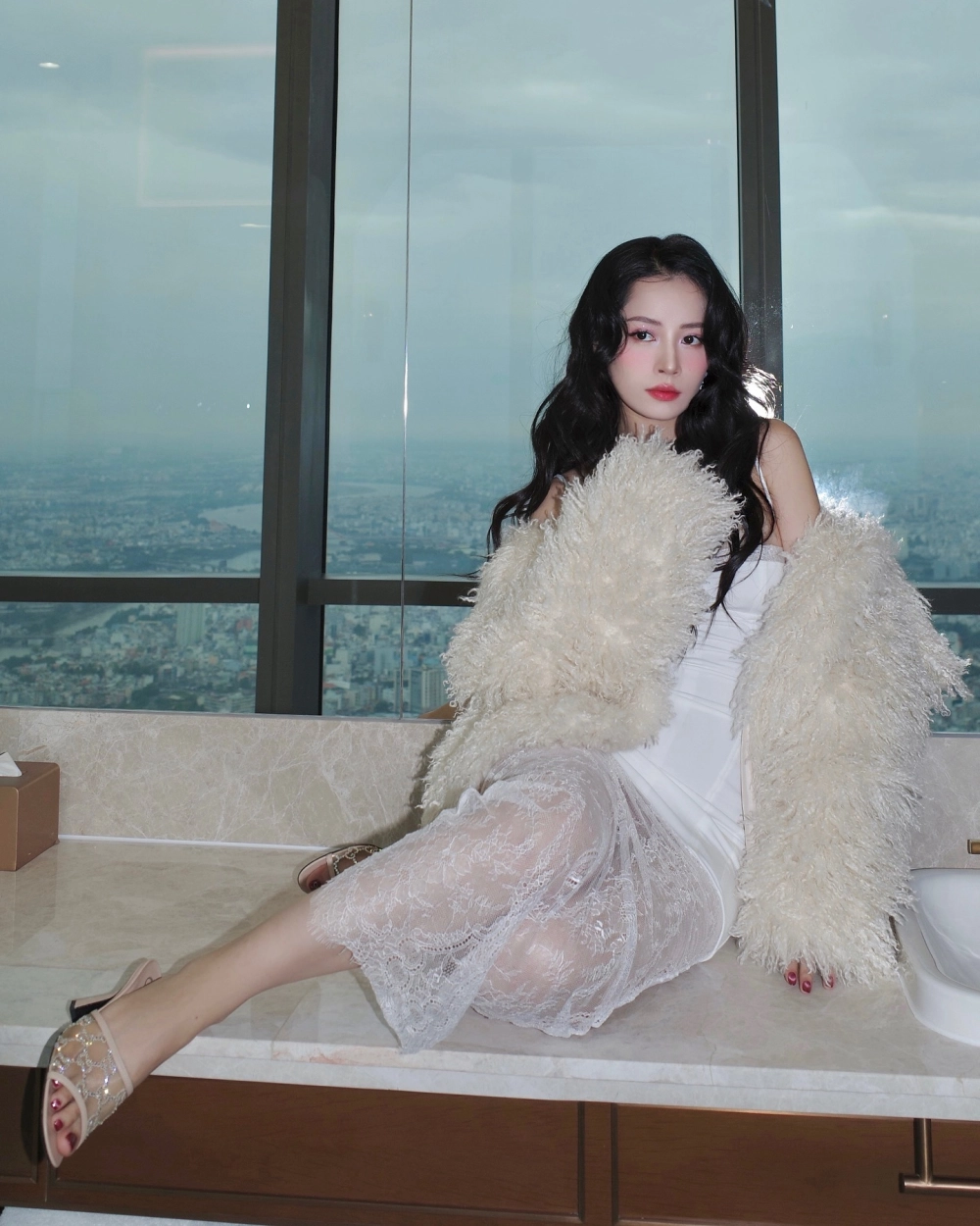Cùng ngân nga theo Lời Bài Hát Chi Pu Shh Chỉ Ta Biết Thôi đầy cảm xúc
