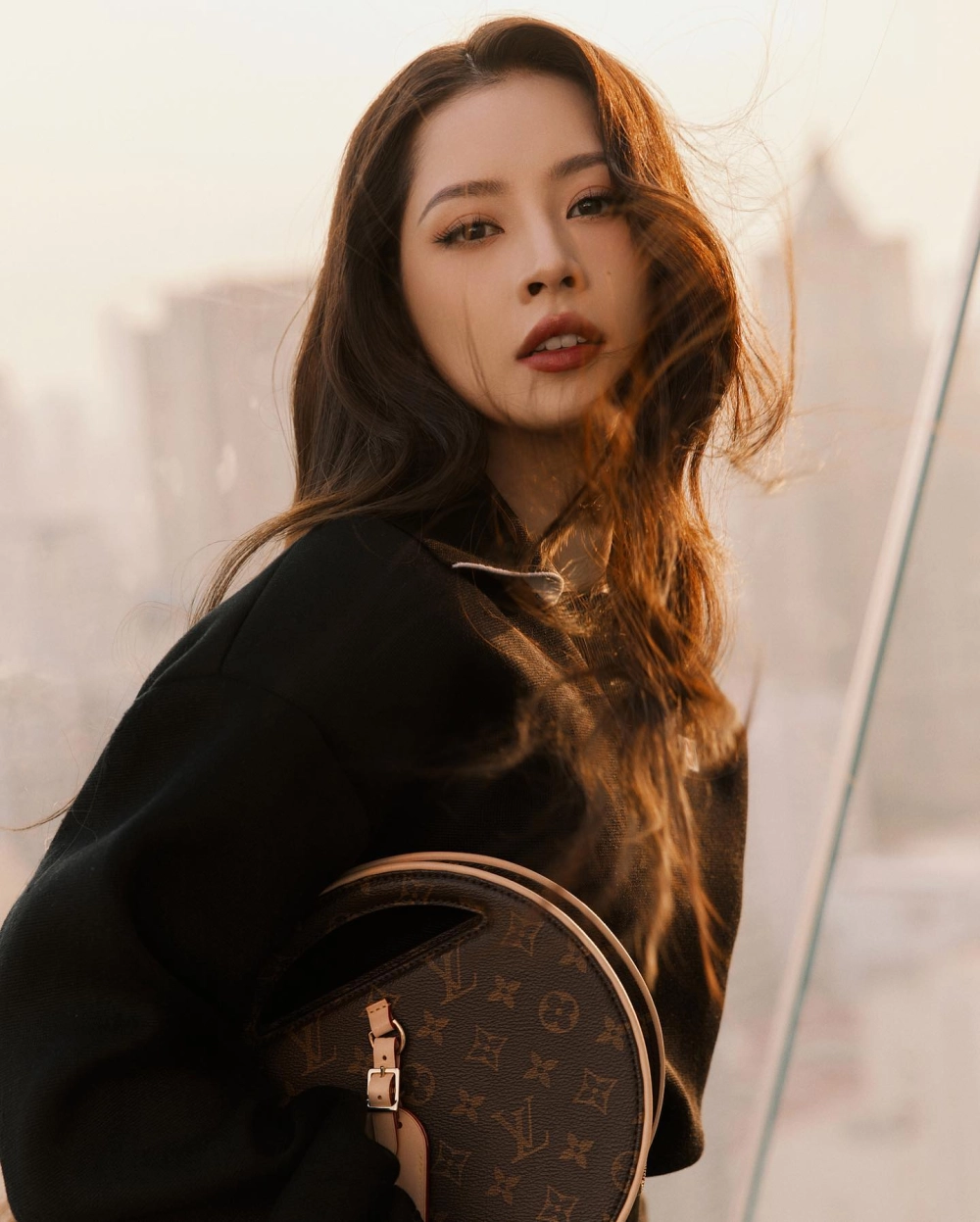 Ảnh nữ xinh cute nổi bật với ánh mắt và nụ cười đầy cuốn hút