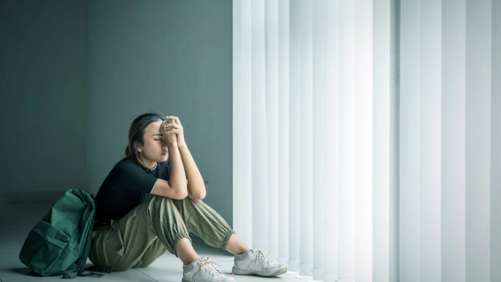 Hình ảnh stt tình yêu không được đáp lại xé nát trái tim thầm lặng
