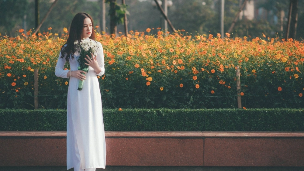 Hình ảnh con gái thất tình là khoảnh khắc khi trái tim đau nhói vì tình yêu tan vỡ