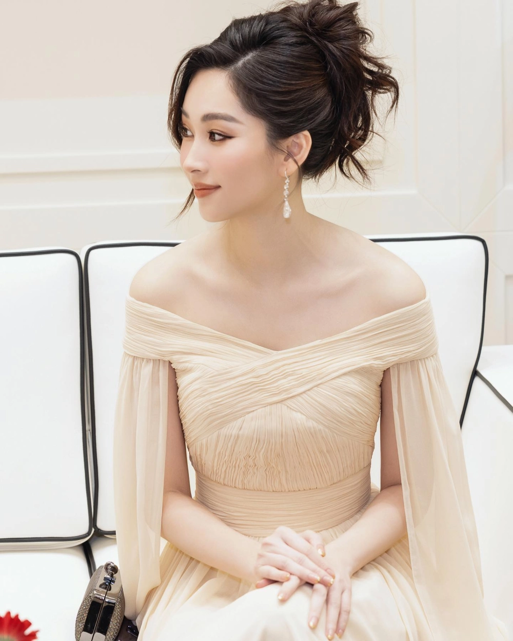Vẻ đẹp tuổi trăng tròn trong ảnh gái xinh 18 tuổi