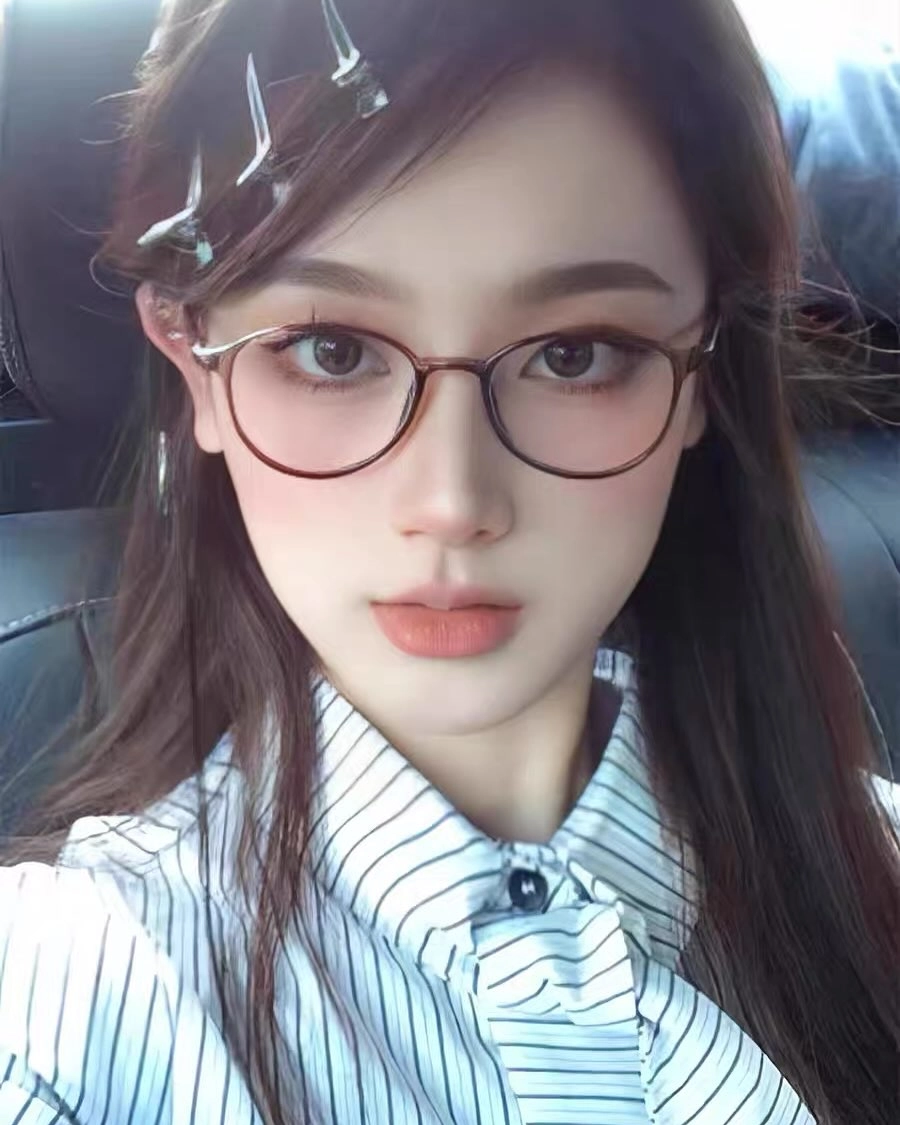 Những ảnh gái xinh tóc dài đeo kính 2k4 ngọt ngào hút mắt