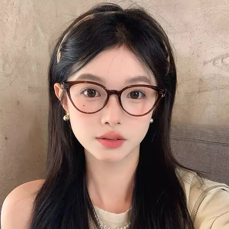 Nét ngọt ngào lan tỏa qua đeo kính cute hút mắt