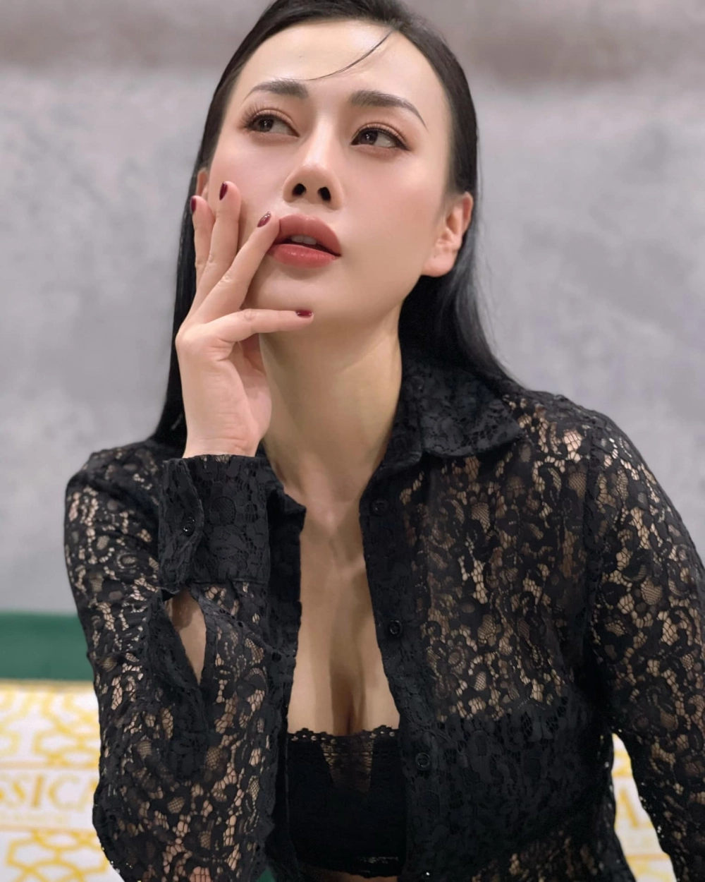 Phuong Oanh Shark Bình xuất hiện tình tứ tại sự kiện đặc biệt