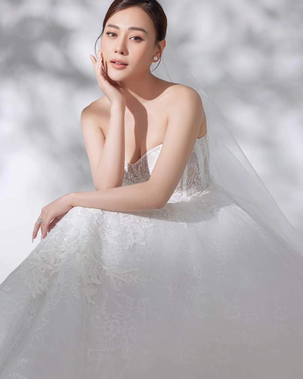 Phương Oanh Oanh là điểm sáng trong làng giải trí Việt
