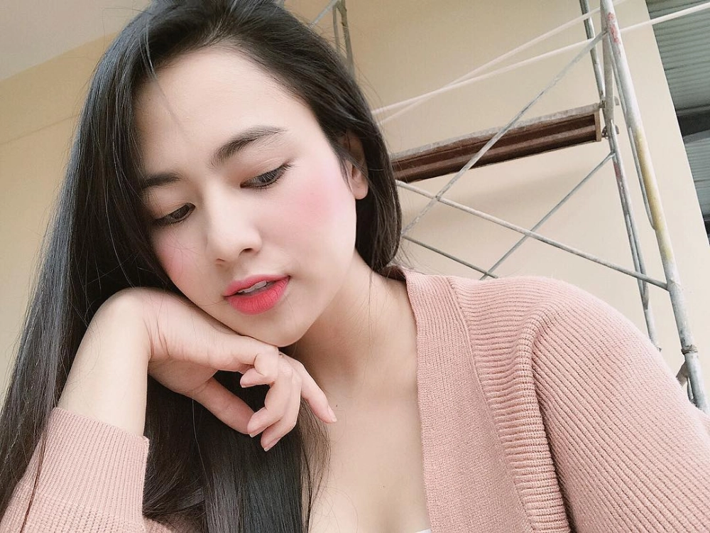 Khám phá hình ảnh mới nhất của diễn viên Việt Hoa trong các bộ phim nổi bật