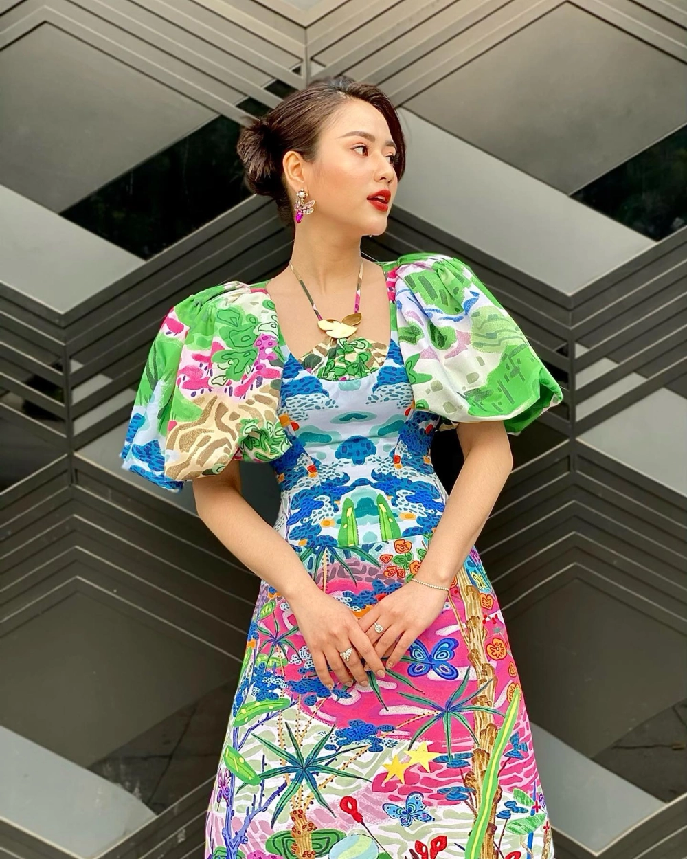 Tiểu sử của Diễn viên Việt Hoa
