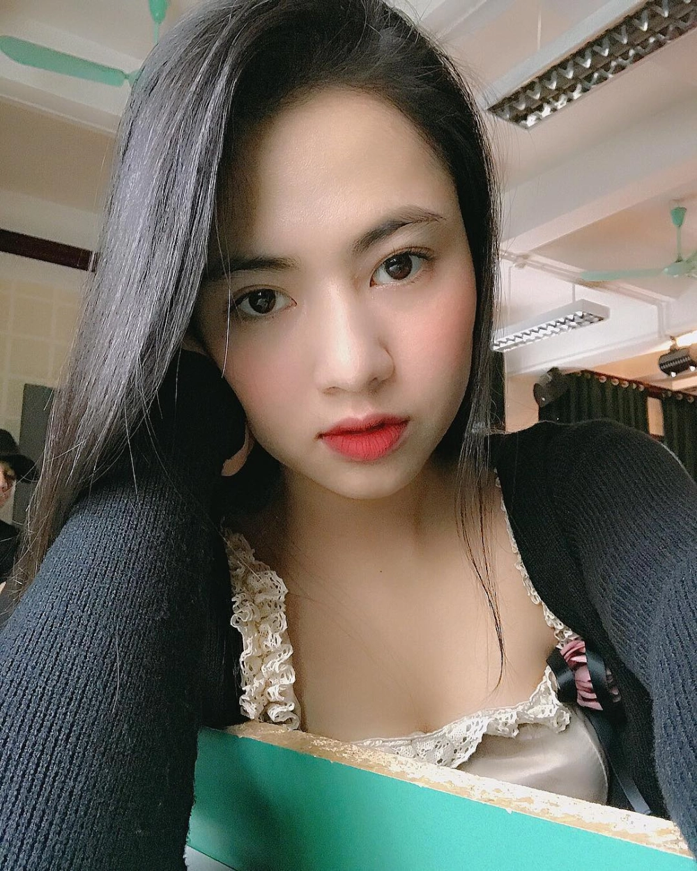 Khám phá câu chuyện về tuổi thật của diễn viên Việt Hoa sinh năm bao nhiêu