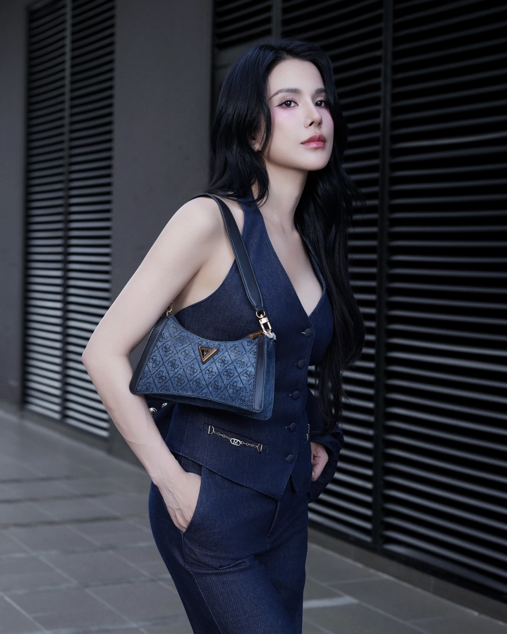 Gái xinh mặc đồ đẹp nổi bật với gu thời trang cá tính và hiện đại