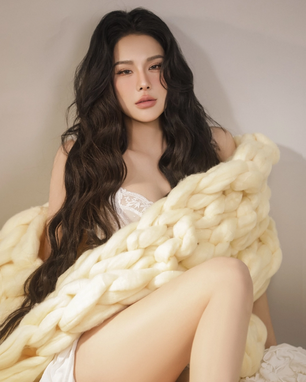 Gái xinh mặc đồ siêu mỏng quyến rũ không thể rời mắt