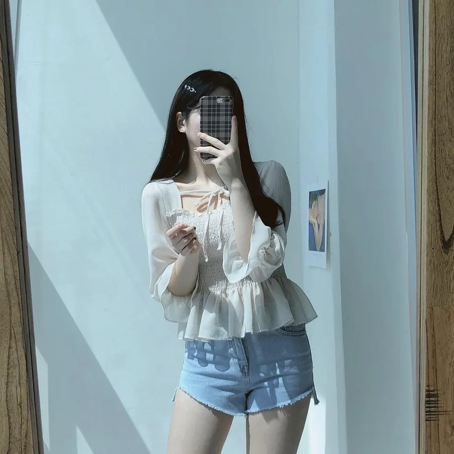 Ý nghĩa của hình gái xinh che mặt