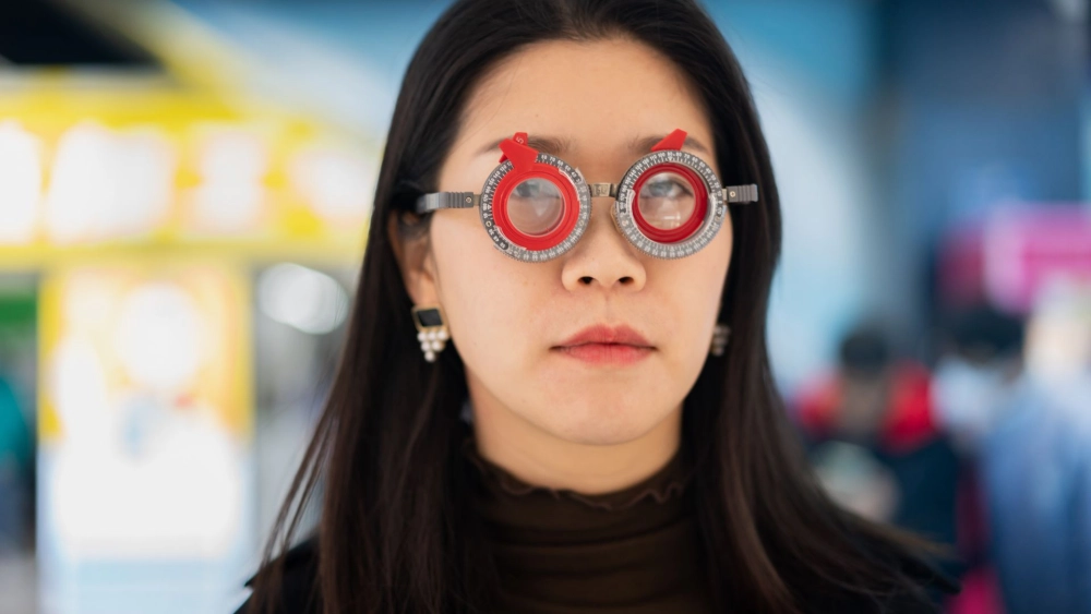 Ngọt ngào cùng gái xinh tóc dài đeo kính cute làm tan chảy trái tim
