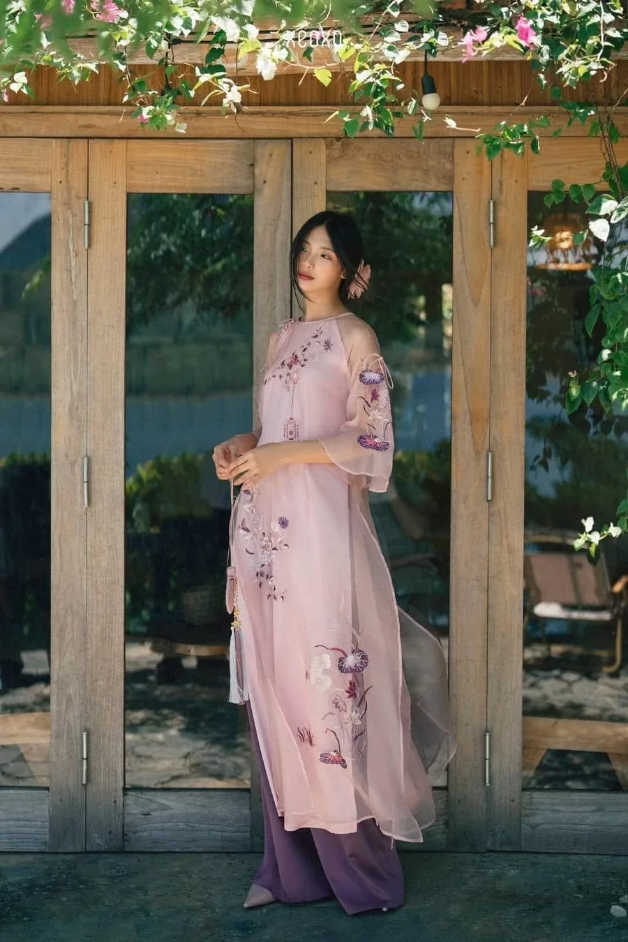 Áo dài cách tân nữ tay phồng dịu dàng, tôn dáng và mang đậm chất cổ tích