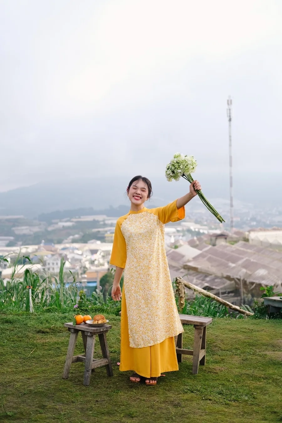 Thanh xuân vẹn tròn với áo dài trắng học sinh