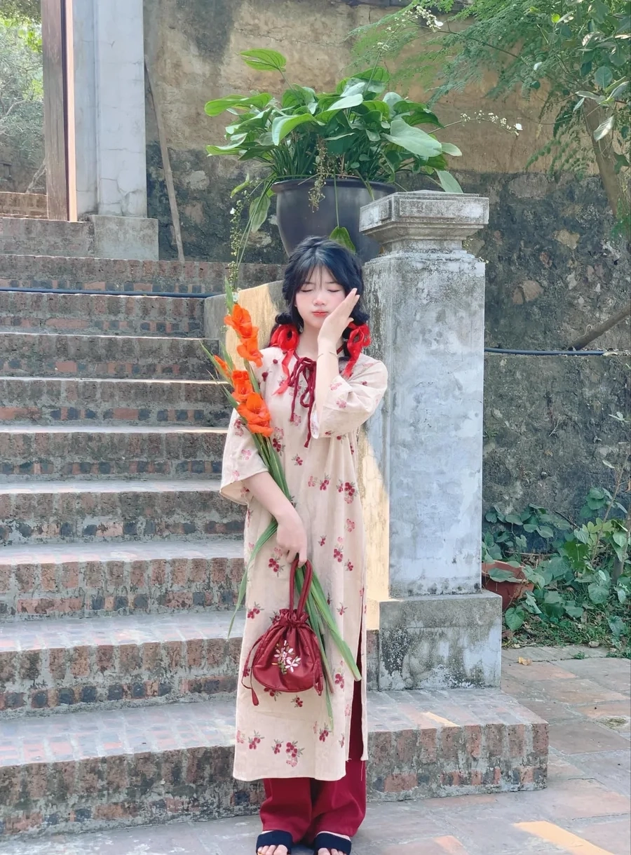 Trang trí màn hình với Hình nền gái 2k5 cho máy tính dễ thương độc đáo