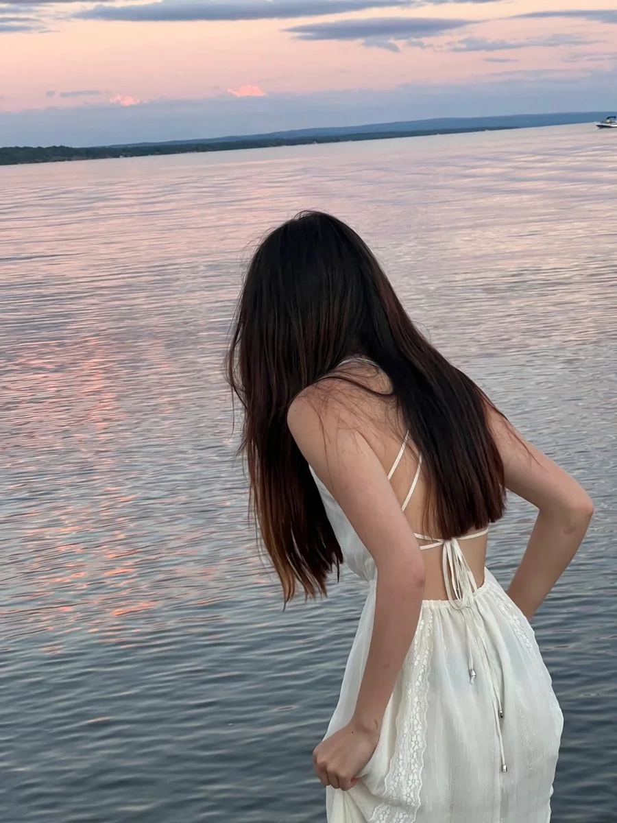 Ảnh gái đẹp tóc ngắn che mặt cá tính cực kỳ nổi bật