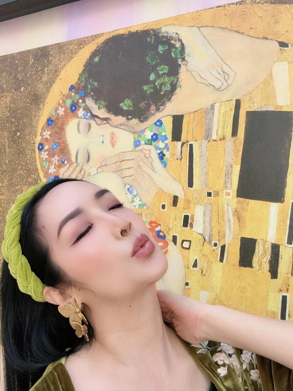 Khoảnh khắc hạnh phúc của hoa hậu đền hùng giáng my và con gái