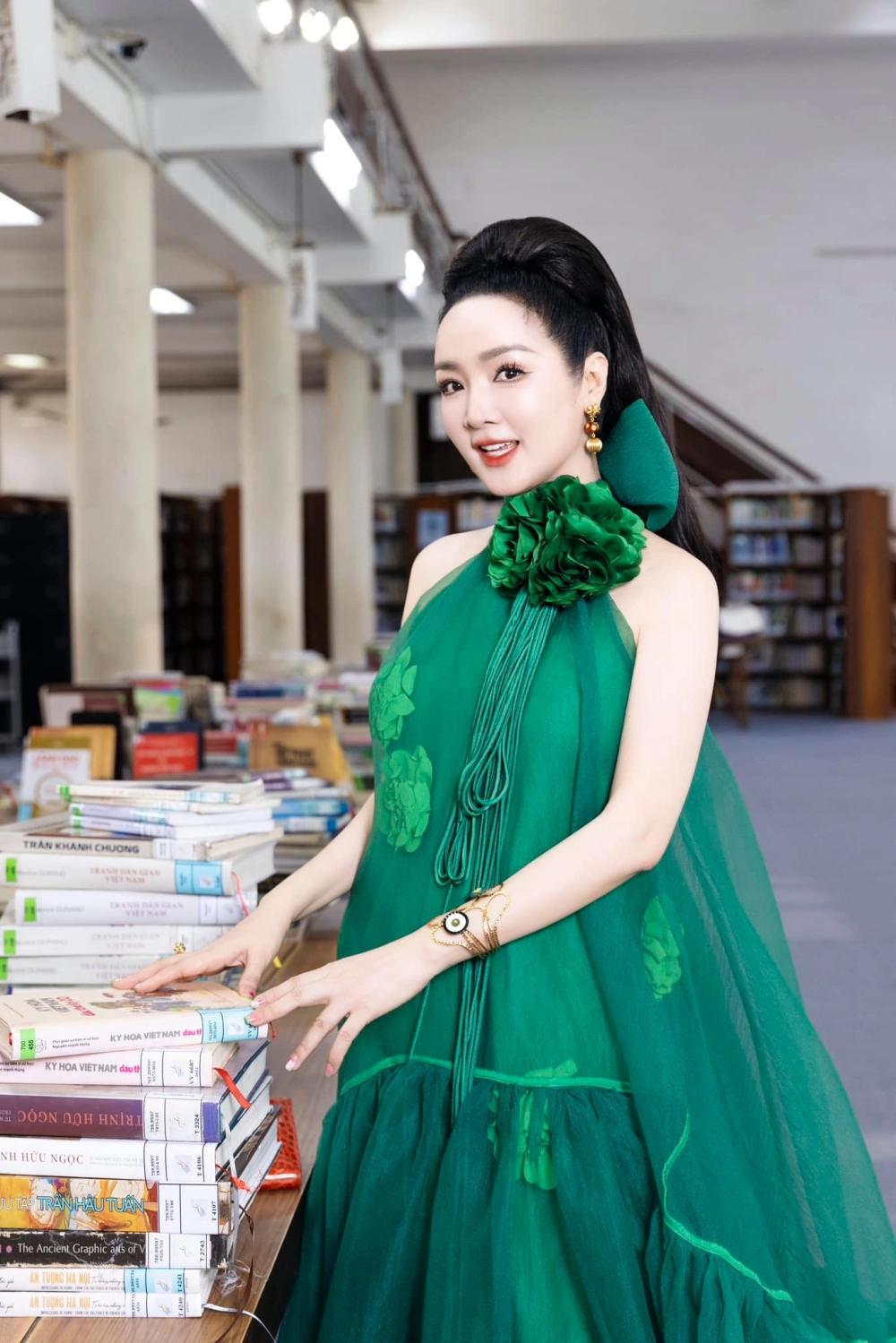Những khoảnh khắc rực rỡ của hoa hau den hung giang my
