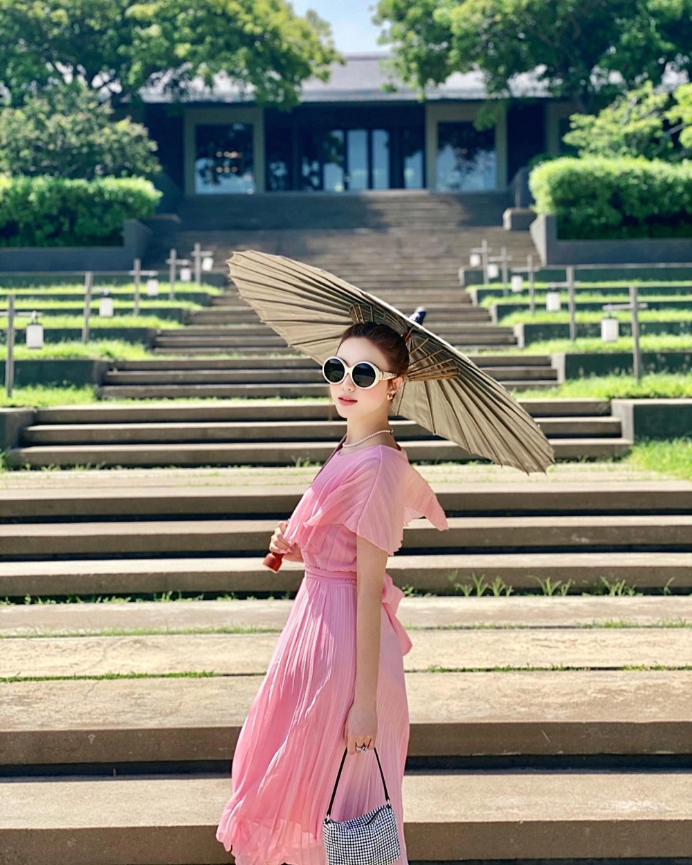 Ảnh gái Instagram ghi lại phong cách sống sành điệu và sang trọng