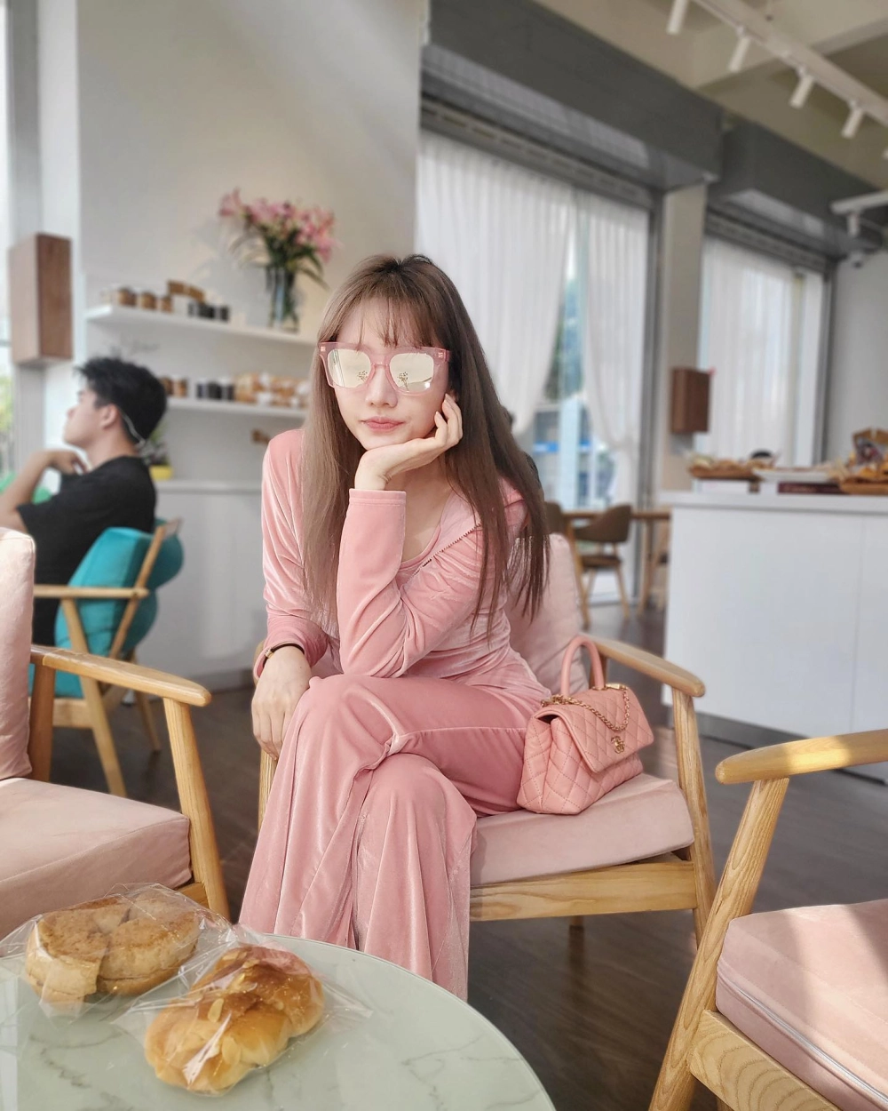 Khám phá bài hát Hương Đêm Bay Xa đầy tâm trạng của Hari Won