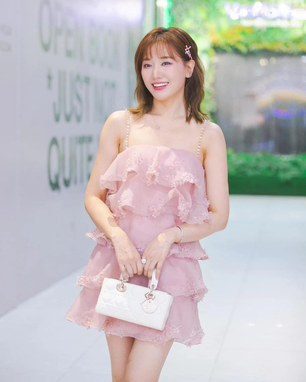 Tìm hiểu tuổi thật của Hari Won và hành trình sự nghiệp của cô ấy