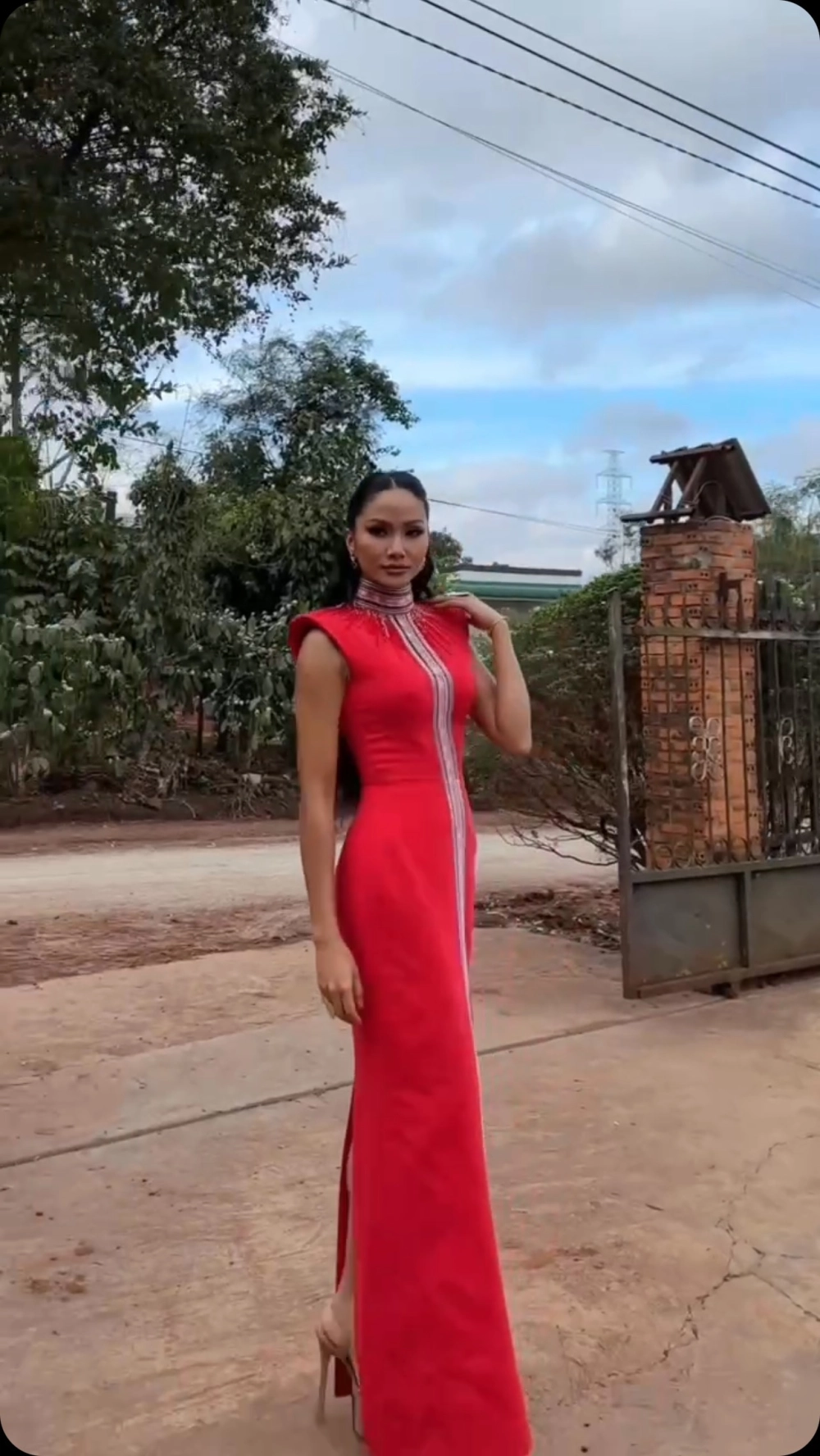 Khí chất ngút ngàn của hoa hậu H hen niê miss universe