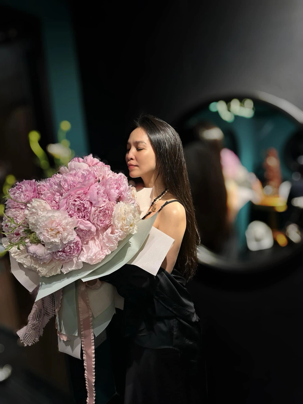 Tận hưởng karaoke hồn quê của hiền thục trong không gian gia đình