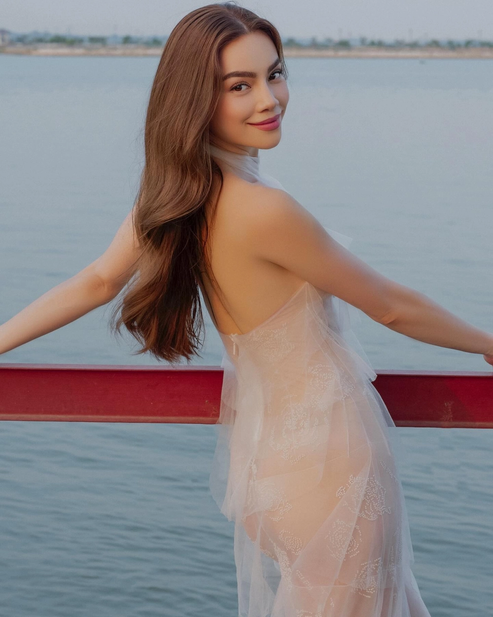 Hình nền gái mặc bikini sắc nét cuốn hút cho điện thoại bạn