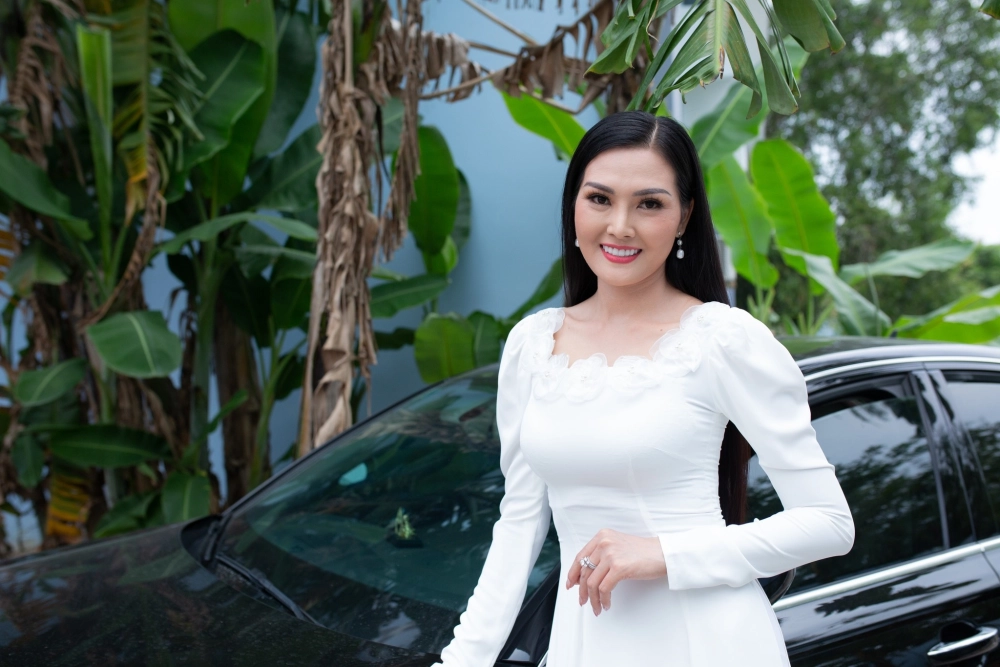 Giọng hát hoa hậu kim thoa chạm đến trái tim yêu nhạc bolero