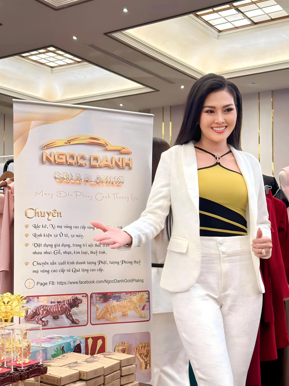 Hoa hậu kim thoa randy nổi bật với những màn kết hợp tuyệt vời