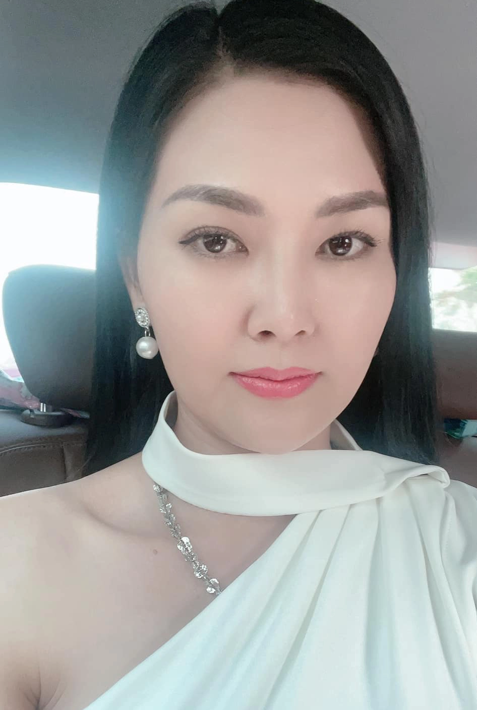 Ca sĩ hoa hậu kim thoa nổi bật với giọng ca sâu lắng đặc biệt