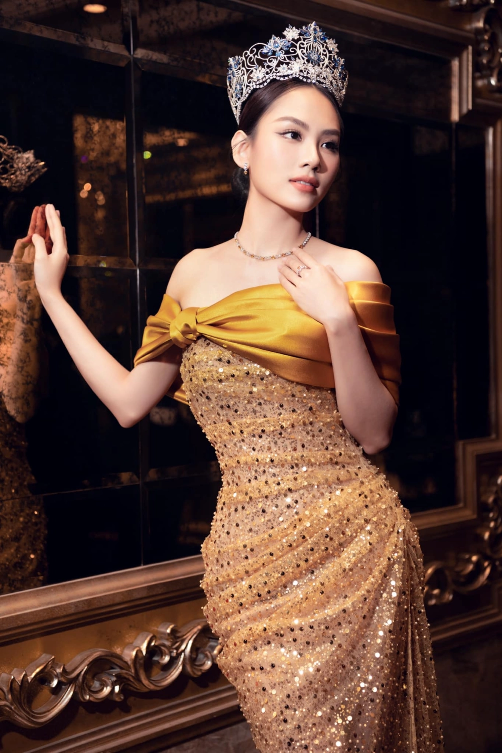 Tin nóng về việc hoa hậu mai phương bán vương miện