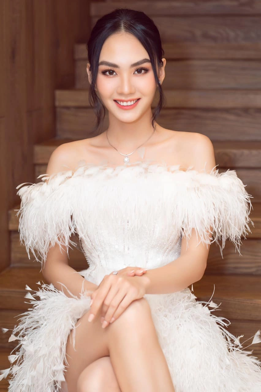 Hoa hậu mai phương tỏa sáng rực rỡ với thần thái cuốn hút