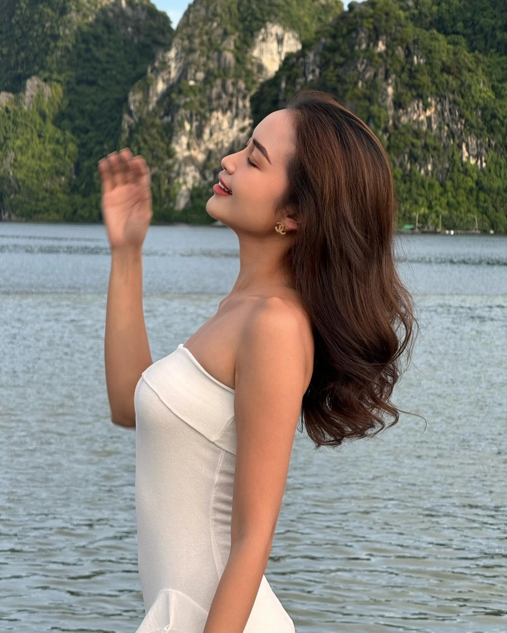 Vẻ đẹp ngọt ngào của ngọc châu khiến fan mê mẩn
