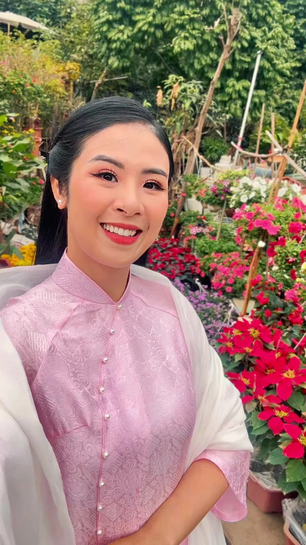 Vẻ đẹp rạng rỡ của á hậu ngọc hân qua những khung hình đầy thần thái