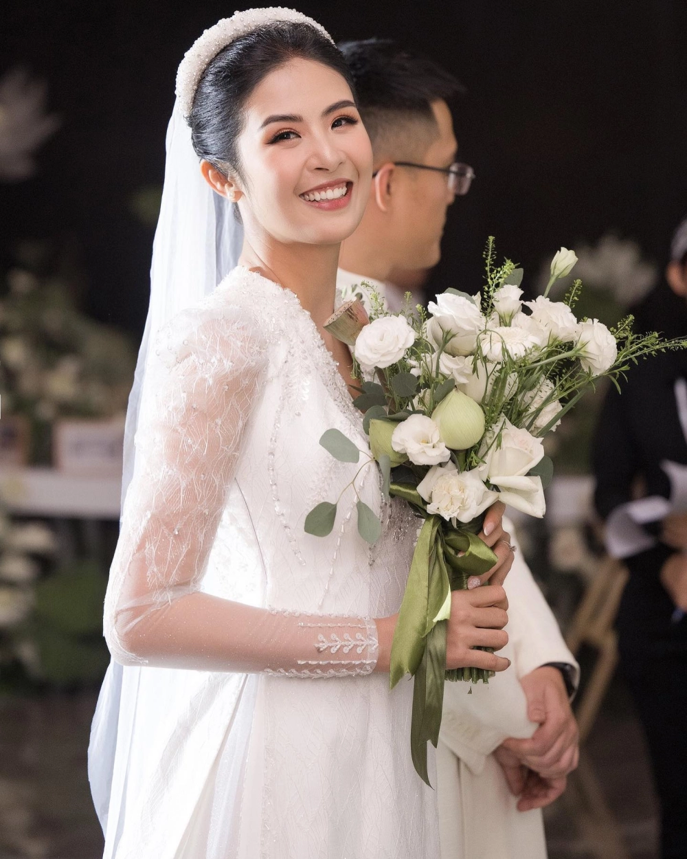 Chiêm ngưỡng vẻ đẹp ngọt ngào của hoa hậu ngọc hân trong bộ áo dài tinh tế